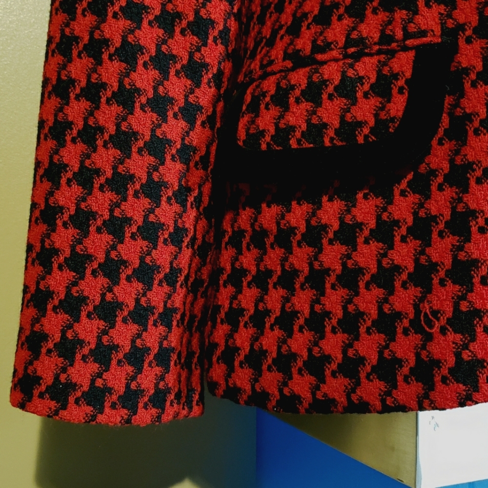 Classic blazer. Herringbone blazer in red and black. - Picture 3 of 8